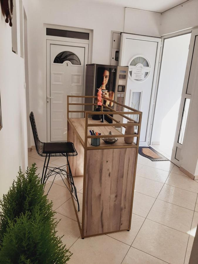 Villa Alba Apartments Dobra Voda Luaran gambar