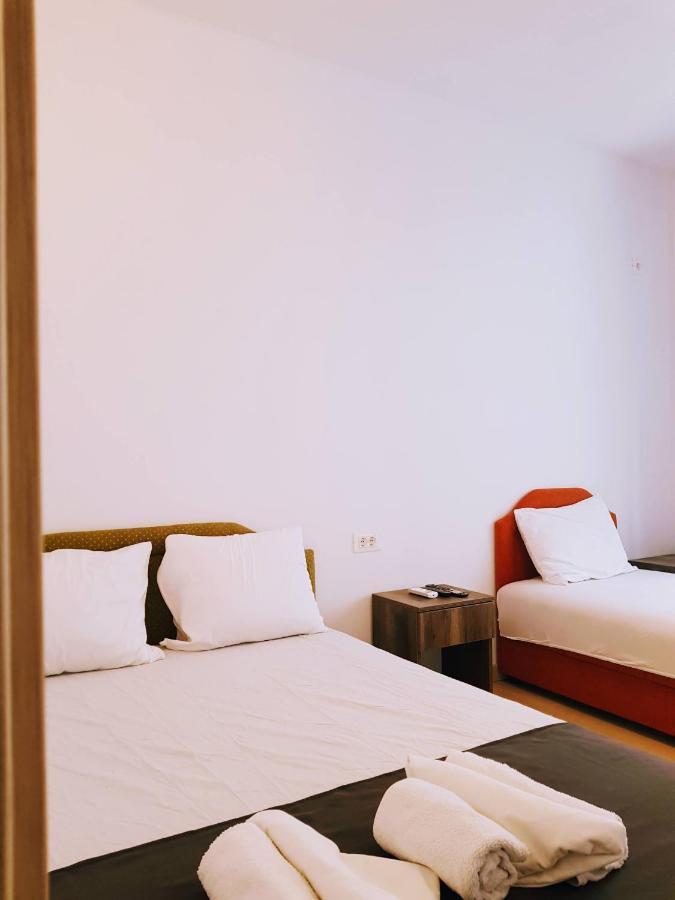 Villa Alba Apartments Dobra Voda Luaran gambar